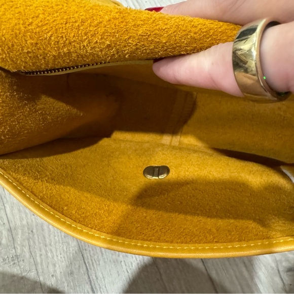 Vintage Soft Leather Crossbody Bag - Picture 9 of 15